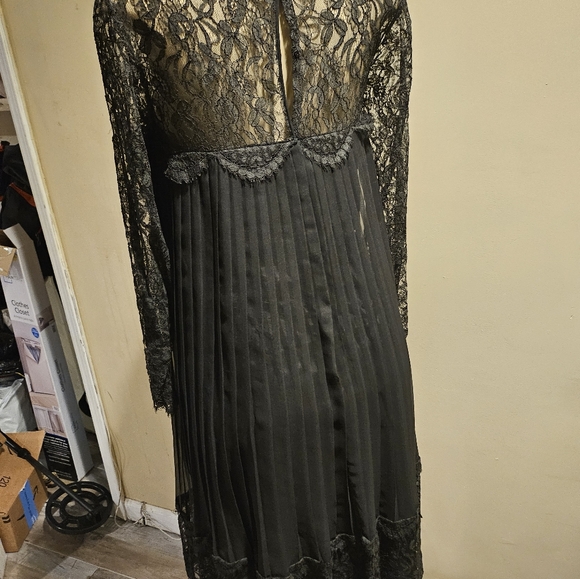 Dress - Picture 3 of 3